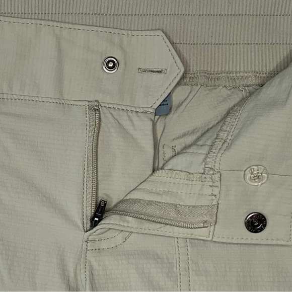 Athleta Tan Trekkie Mid Rise Bermuda Shorts Size 2 - Picture 6 of 14